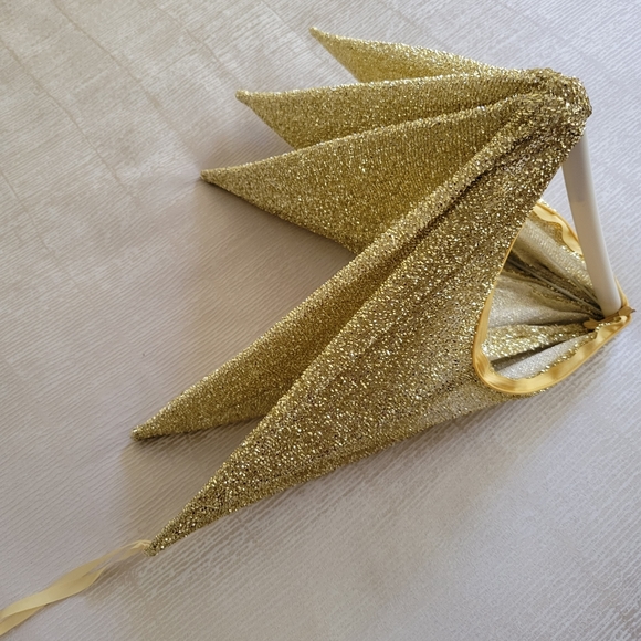 Large (32-Inch) Gorgeous Gold Holiday Star - Picture 3 of 4